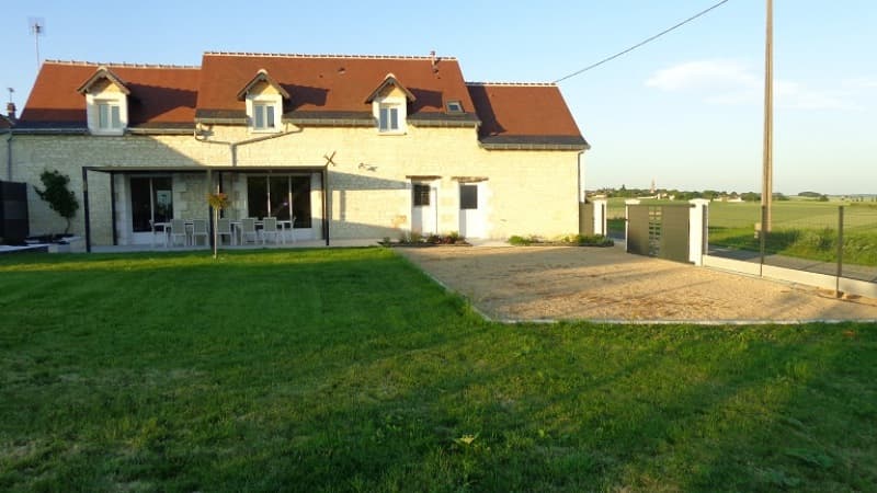 facade-bournan-gite-des-chevrettes