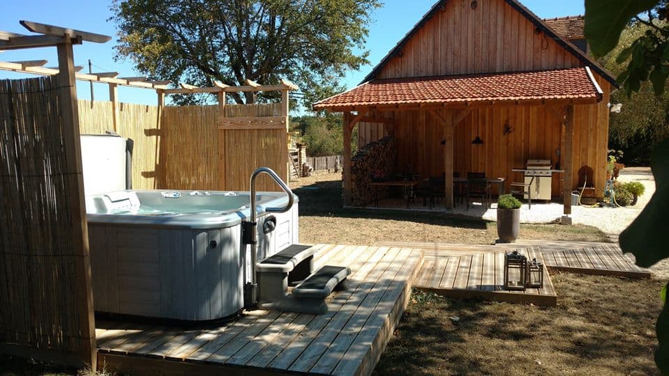 jacuzzi et abri-min