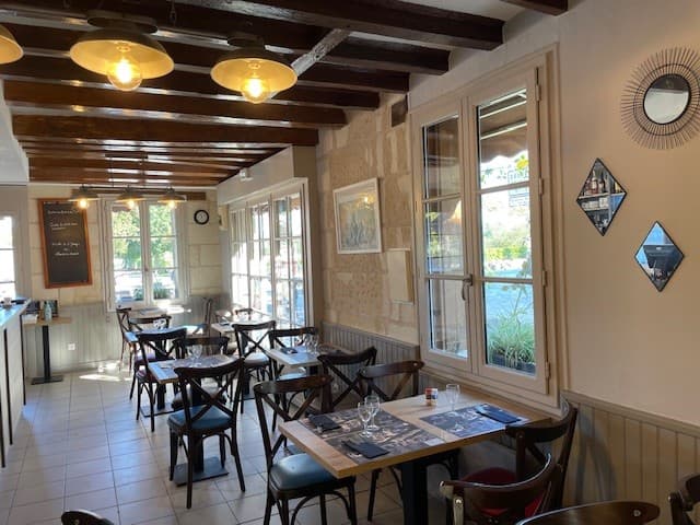 Brasserie Le Colombien, à Villandry. Val de Loire, France.