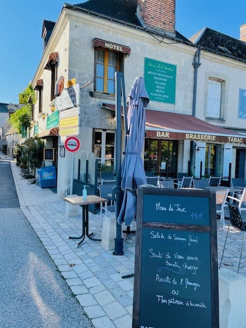 Brasserie Le Colombien, à Villandry. Val de Loire, France.