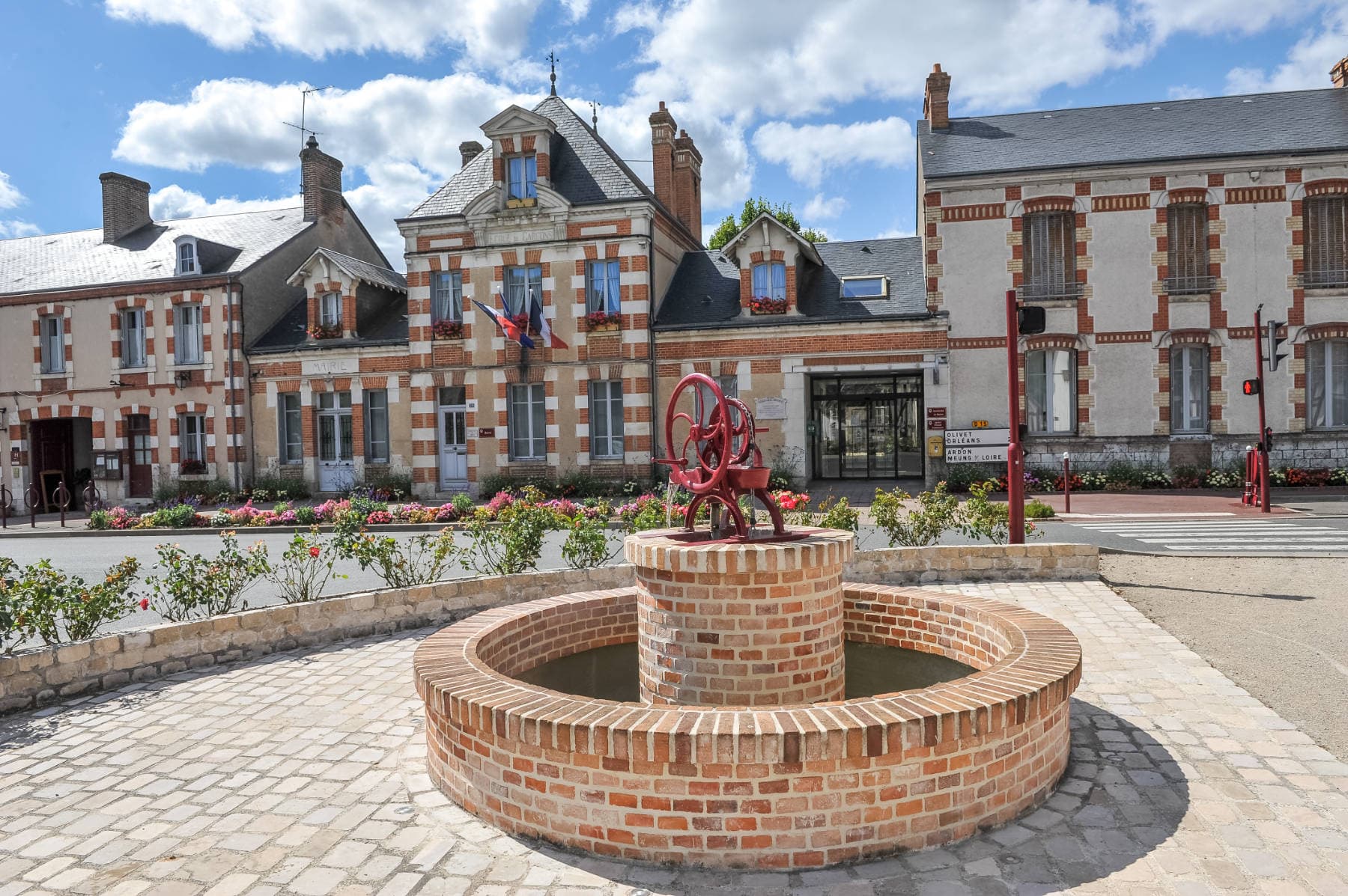 patrimoine-jouy-le-potier-fontaine-mairie