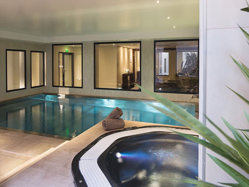 Hôtel Oceania L'Univers Tours - Piscine et espace bien être