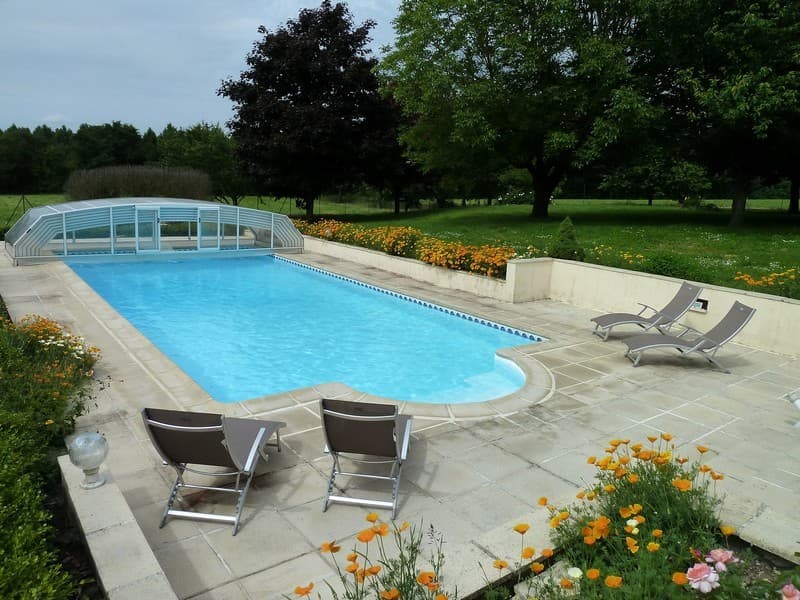 piscine-domainedelaboureliere-paulmy-valdeloire