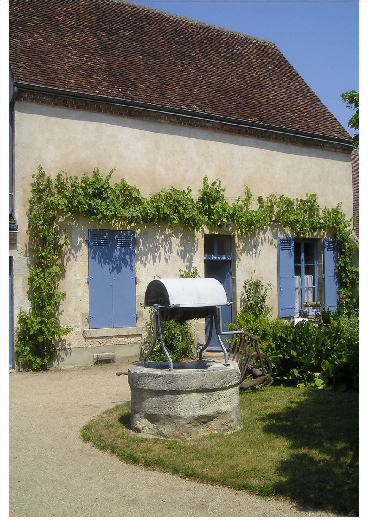 Puits cour du Musée de la Tonnellerie