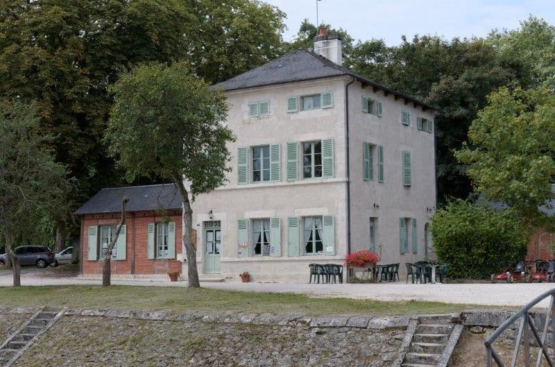 Châtillon sur Loire-Le Relais Mantelot-façade