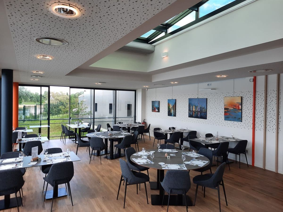 restaurant-sur-le-lac-chalette-salle