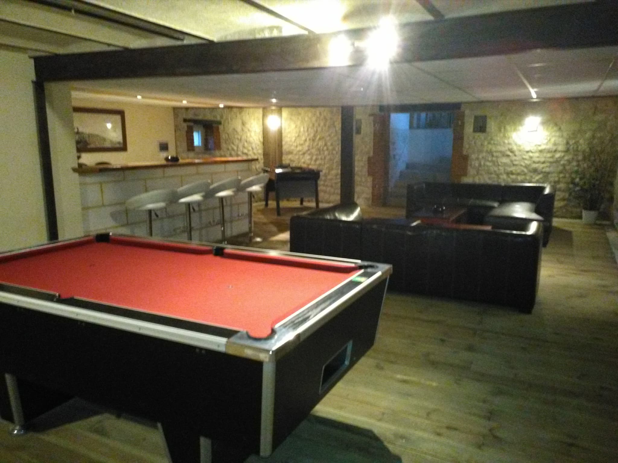 salon-detente-billard-gite-LeChai-lochesvaldeloire