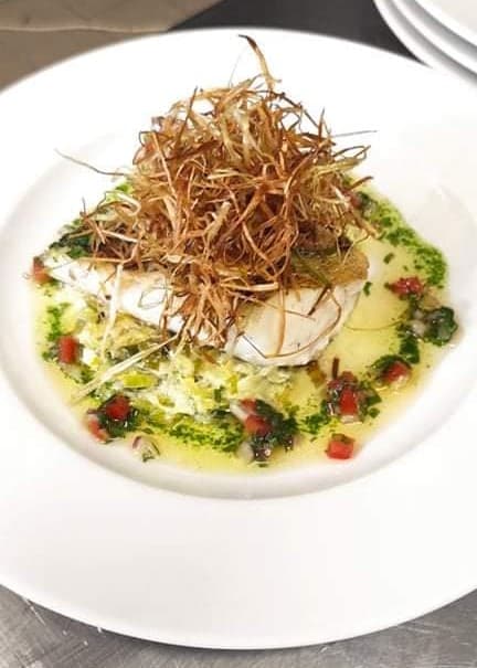 Sandre rôti sauce beurre citronné et son parmentier de poireaux