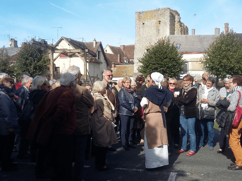 sologne visite village medieval mennetou