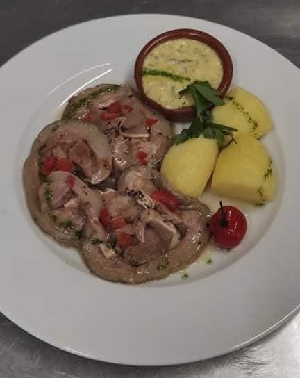 Tête de veau sauce gribiche et ses pommes vapeur