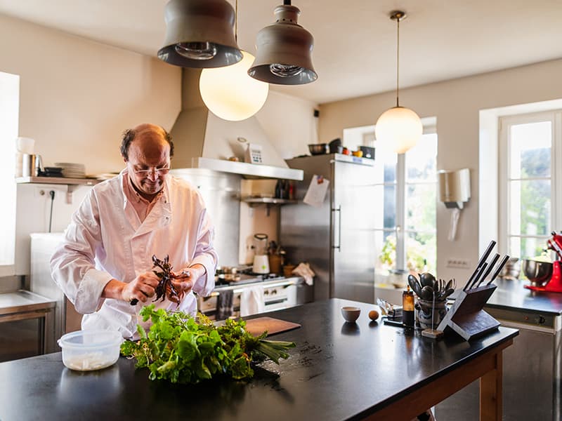 Vincent Simon en cuisine / Restaurant Vincent Cuisinier de Campagne