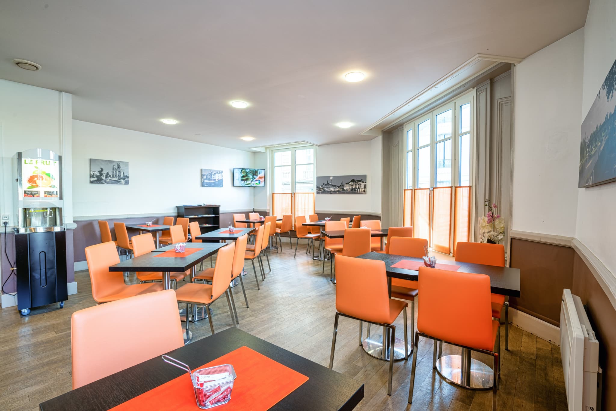 Salle petit déjeuner Campanile Orléans Centre Gare