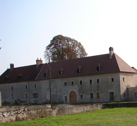 L'entrée des communs