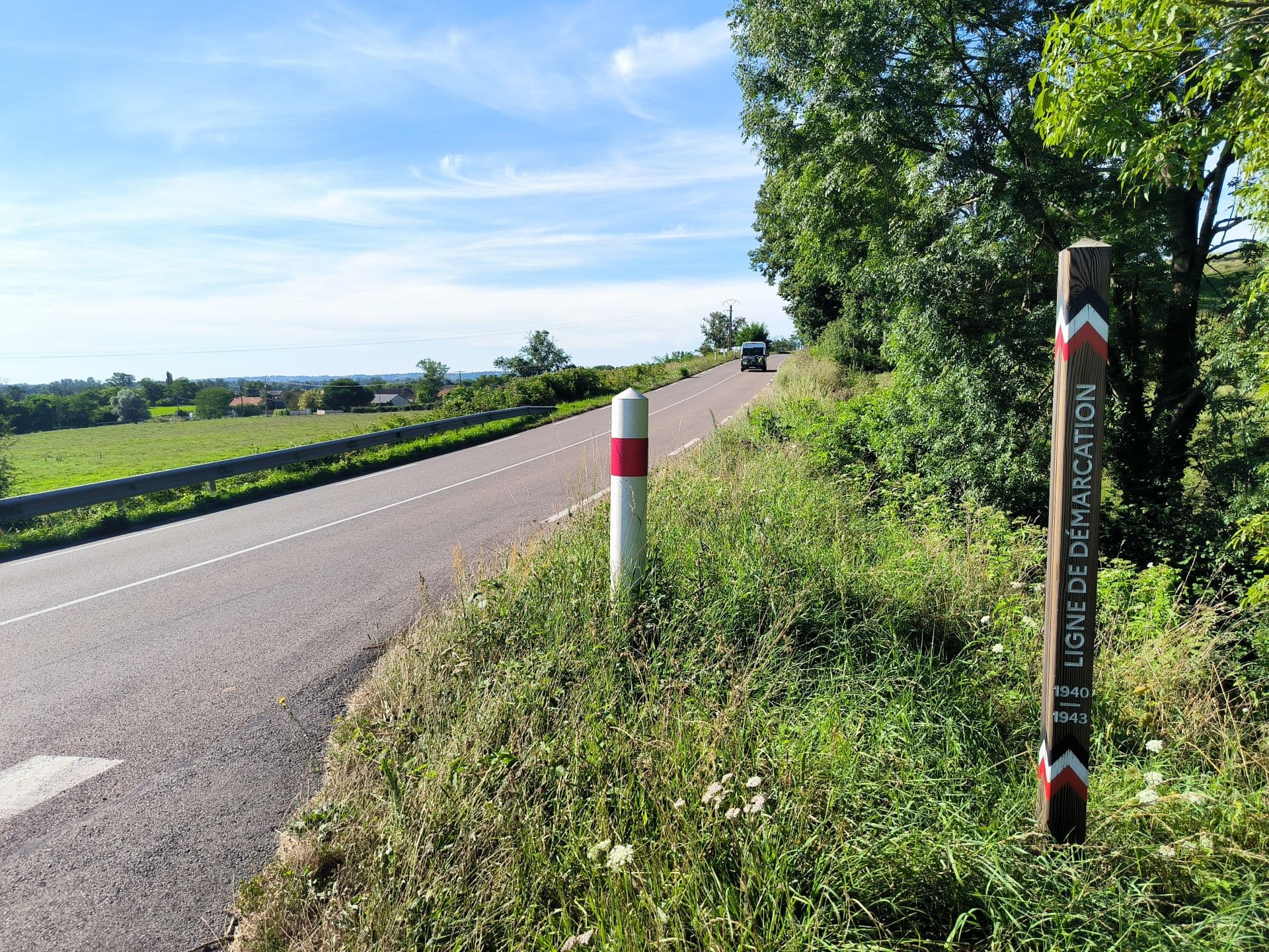 Poteau ligne de démarcation à Varenne