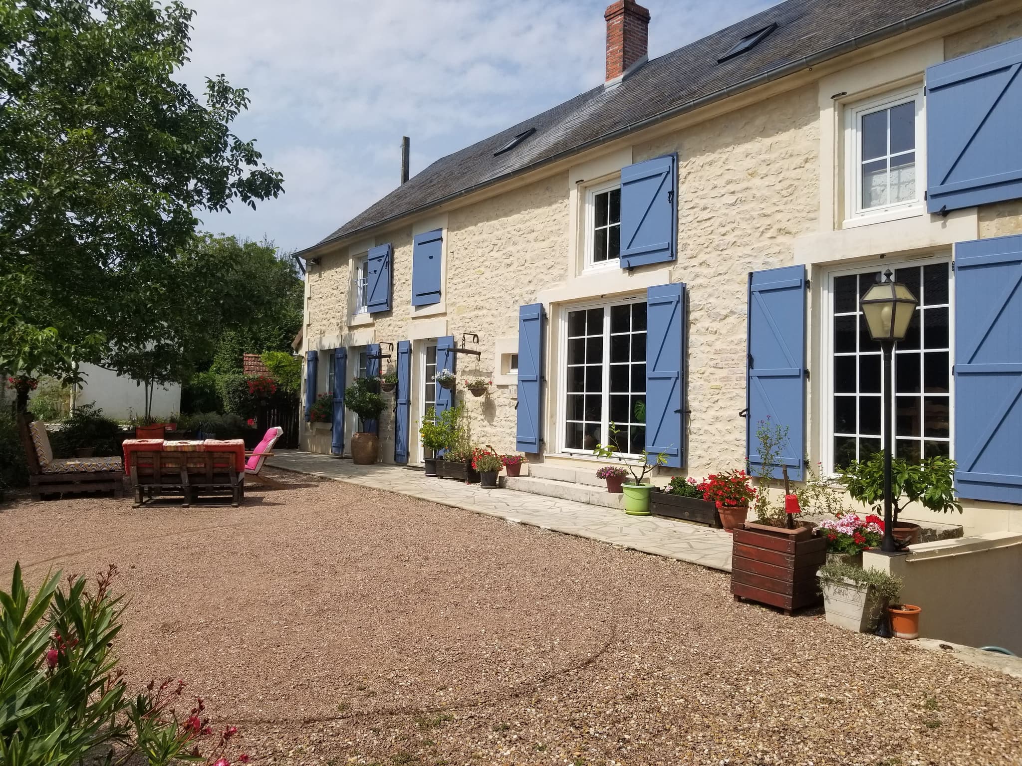 Vue de la maison et de la cour