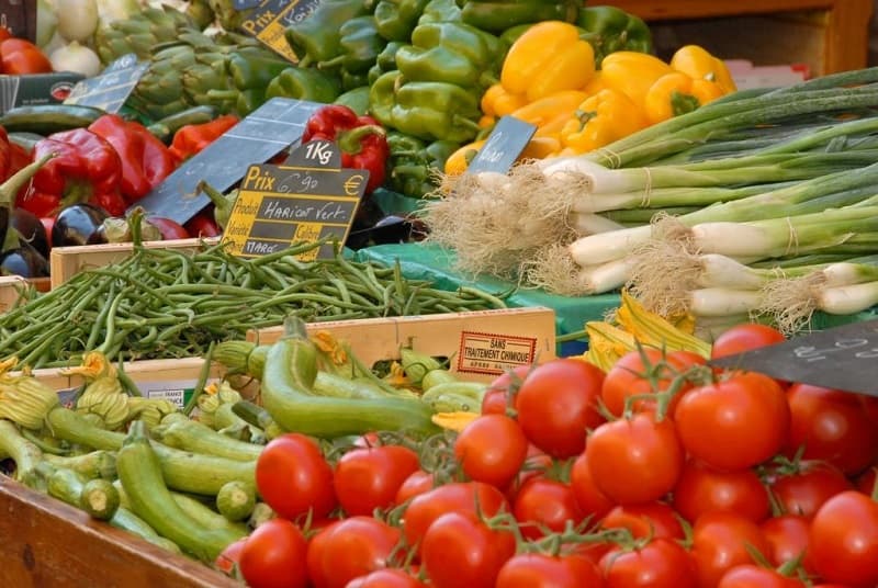 MARCHÉ