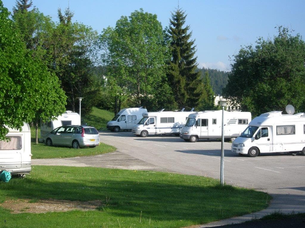 Aire de stationnement - camping Le Champ de Mars