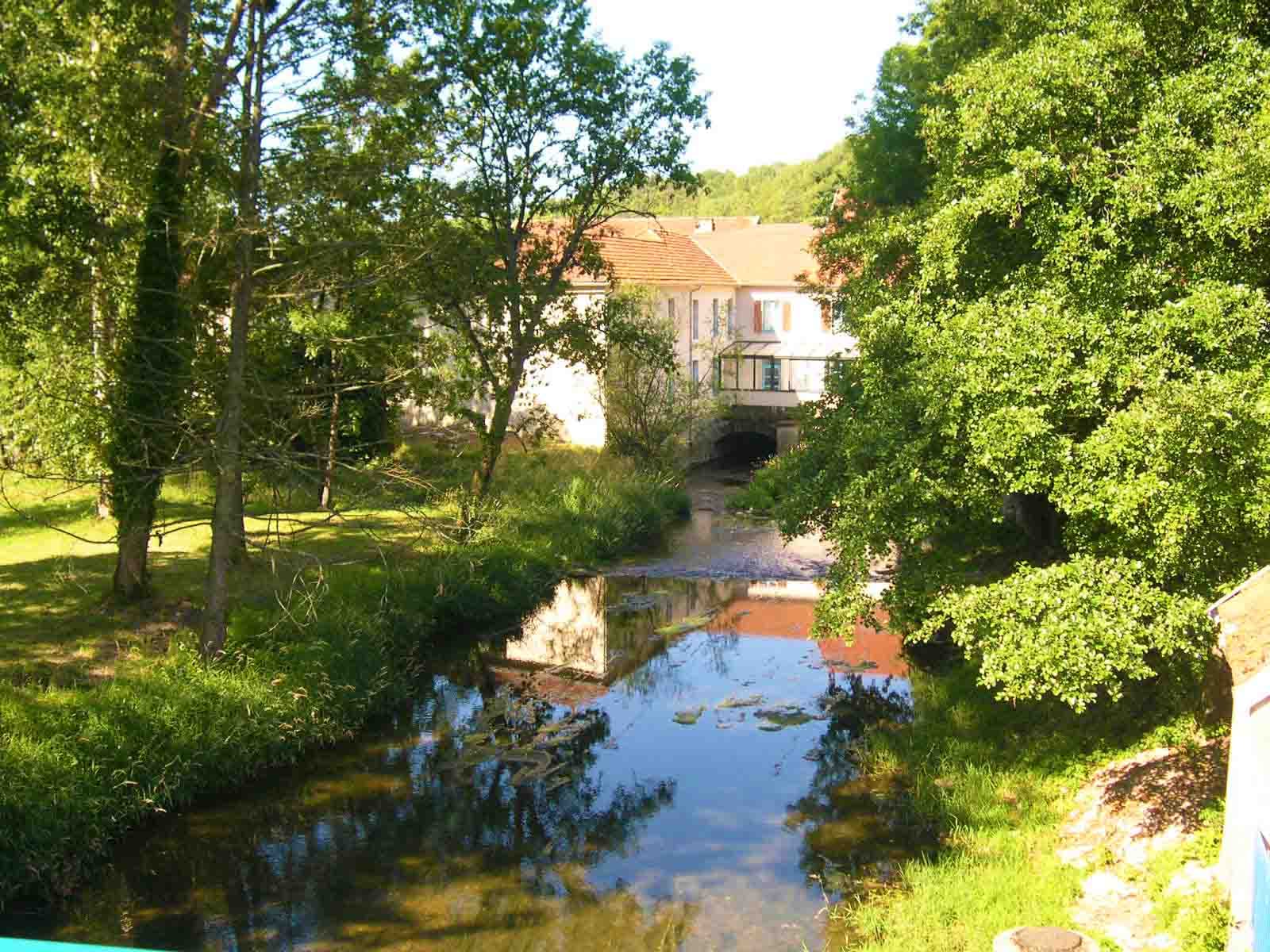 CAMPING ENTRE LES DEUX PONTS A MONTBOZON_1