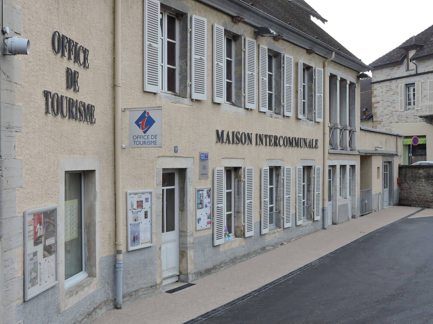 FACADE OT ARBOIS