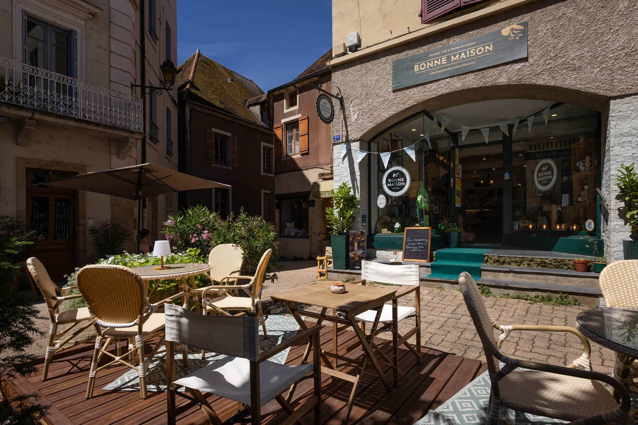 Une terrasse ombragée à Charolles