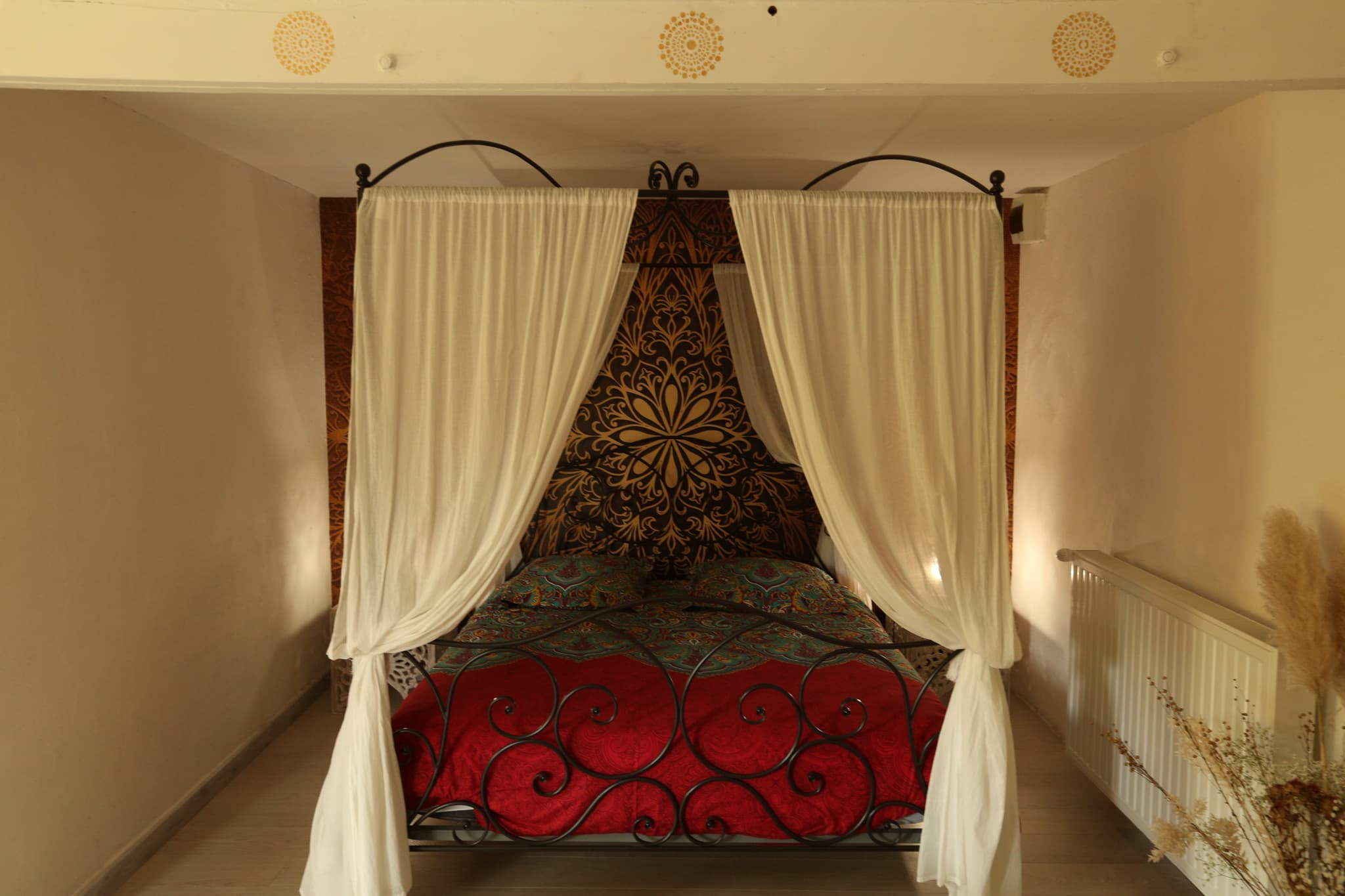 Chambre Mille et une nuits : 1 lit 160*200 et 2 lits 90*190