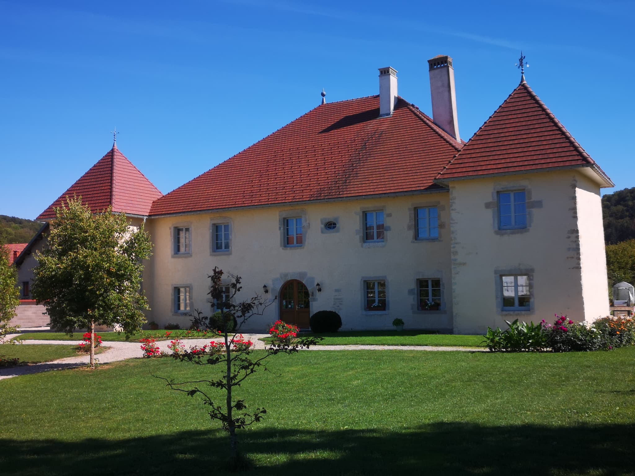 Relais des deux tours entrée
