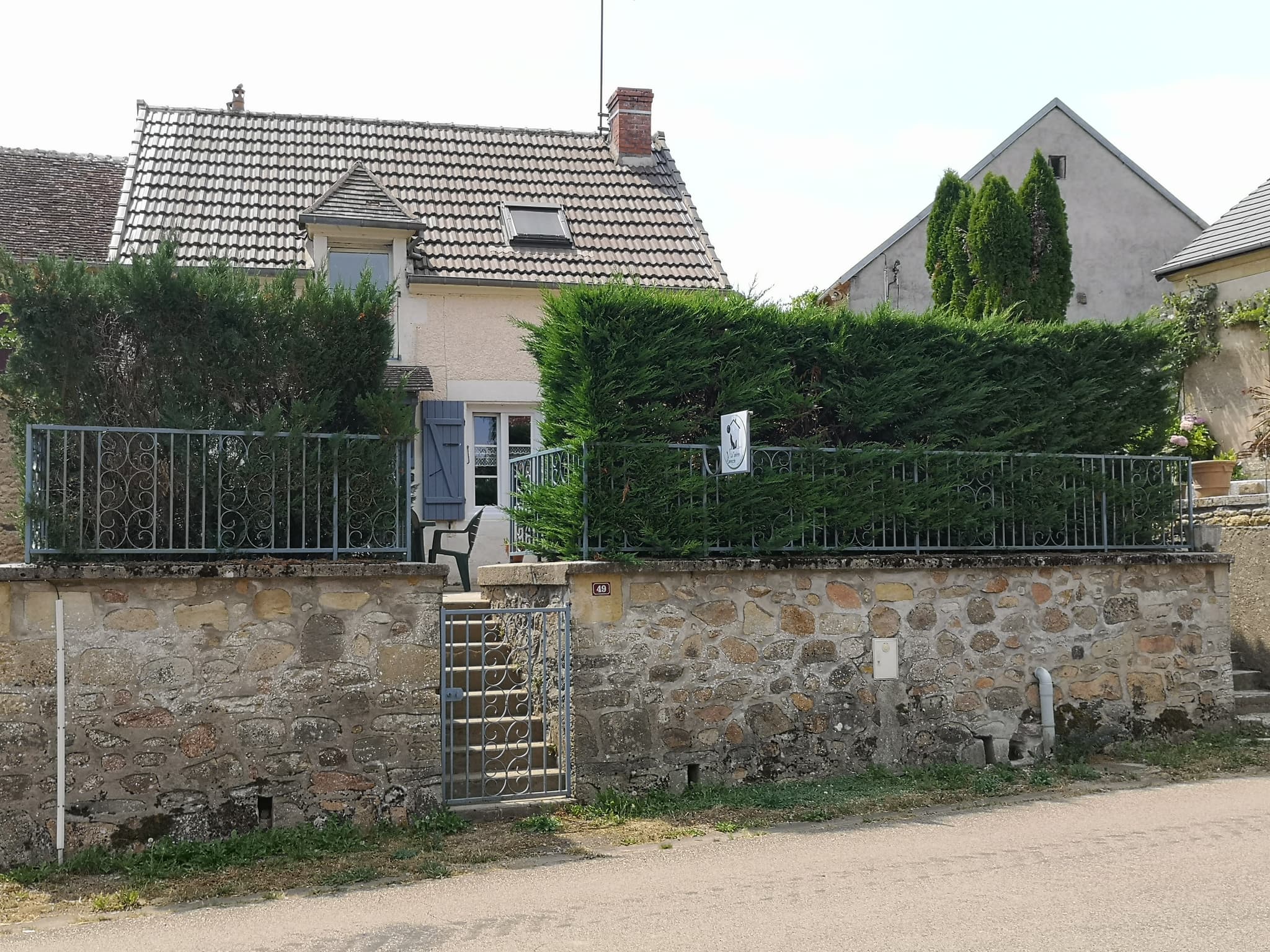 Gîte Ysengrin 58 Nièvre Bourgogne France façade