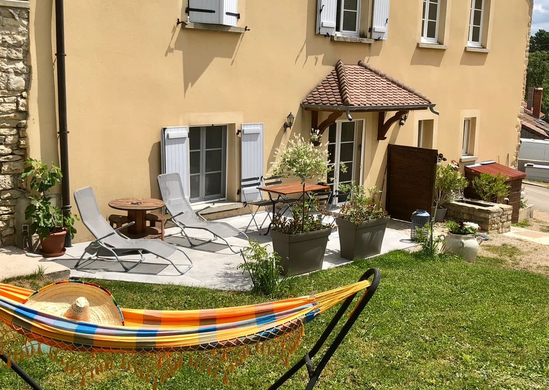 Vue Exterieure, entrée privée
