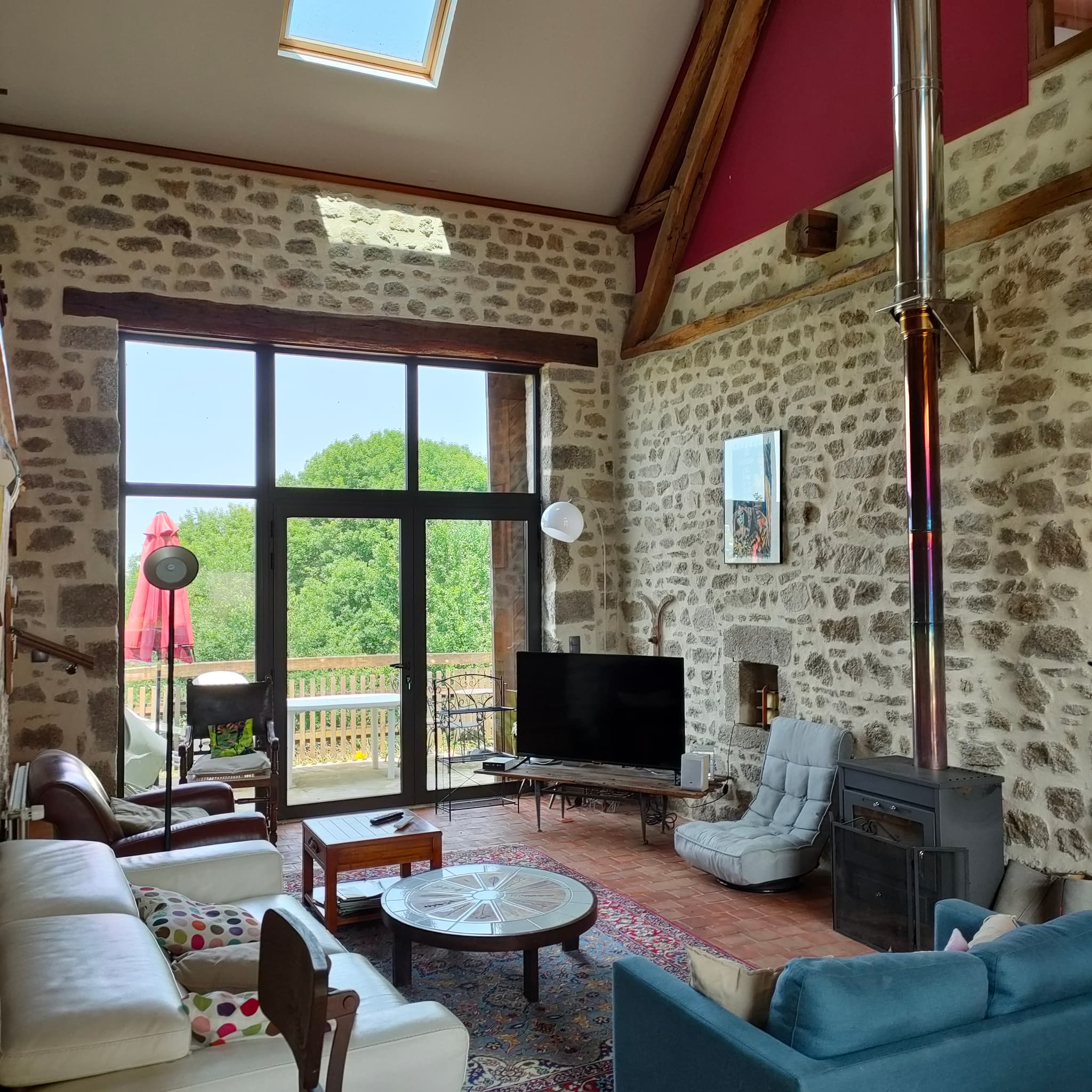 Salon avec vue côté jardin