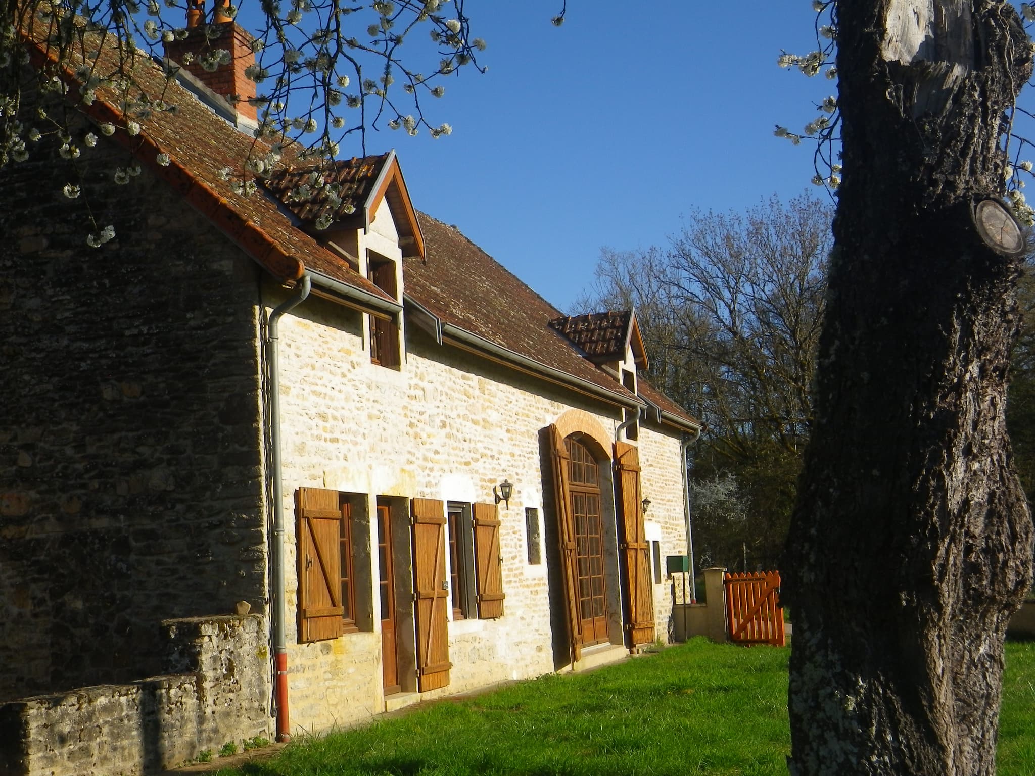 Le gîte de la Chaume Briey sous le soleil