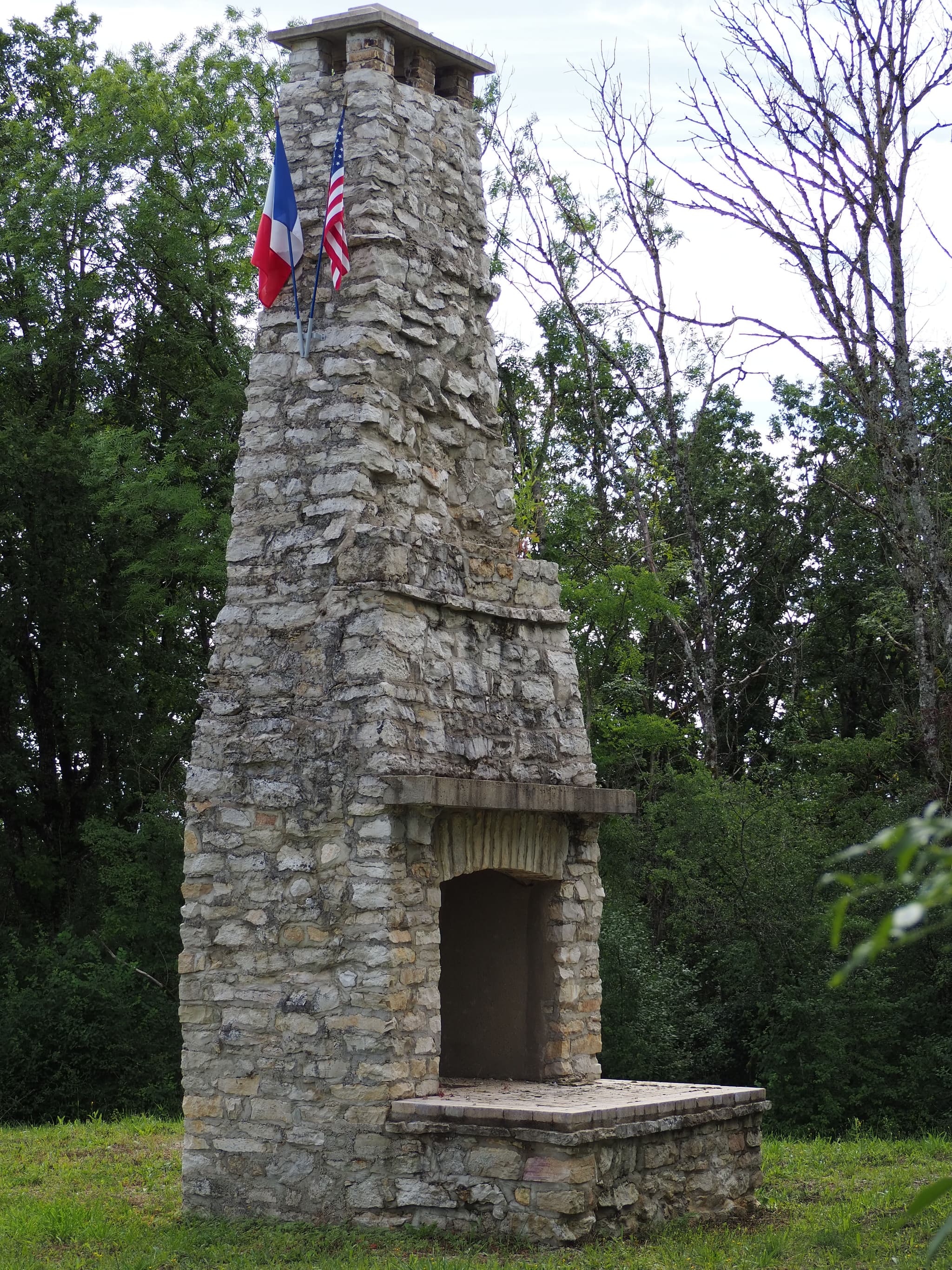 cheminee_camp_americain_marcilly_sur_tille_cotedor_bourgogne