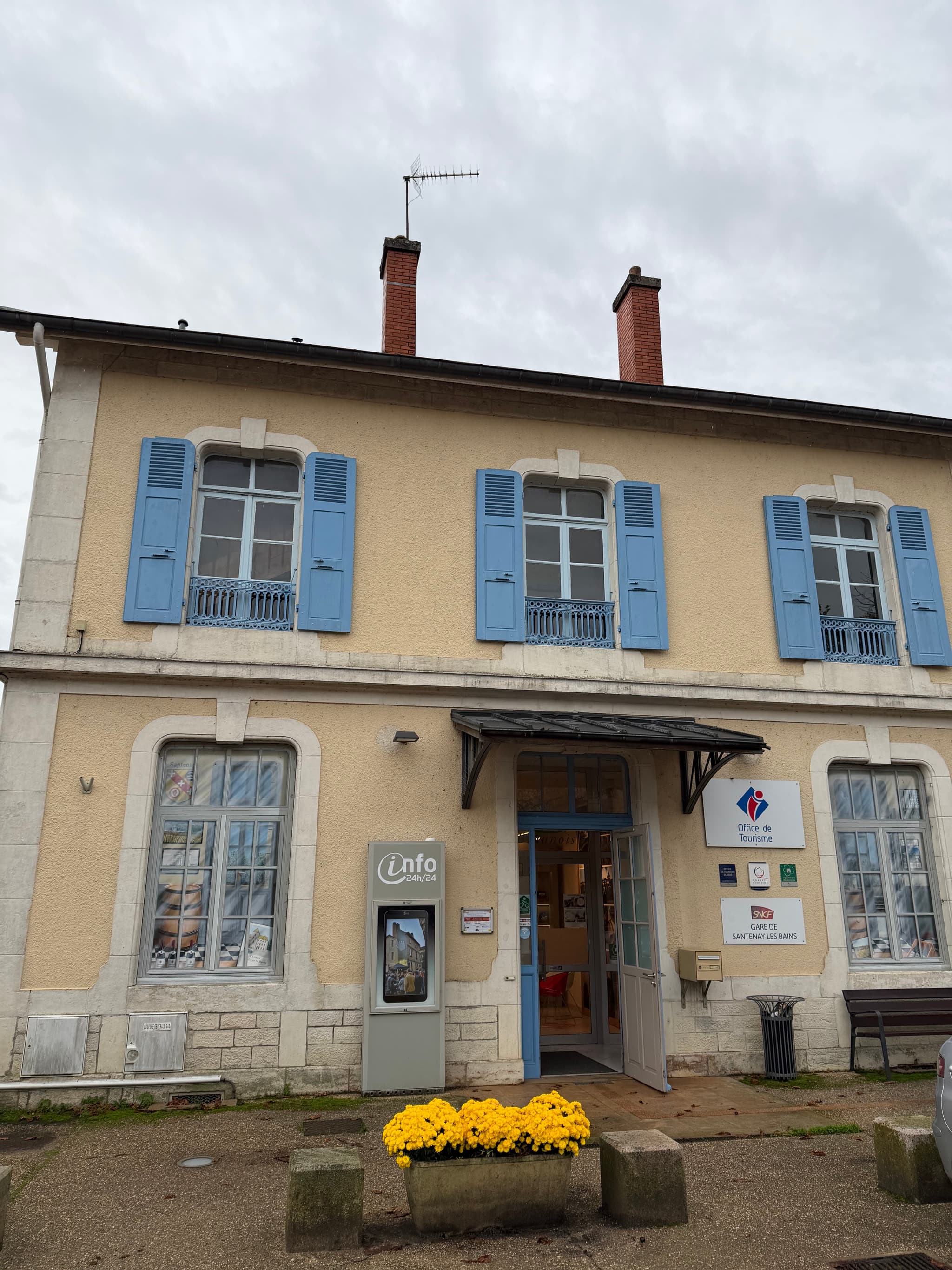 Santenay façade