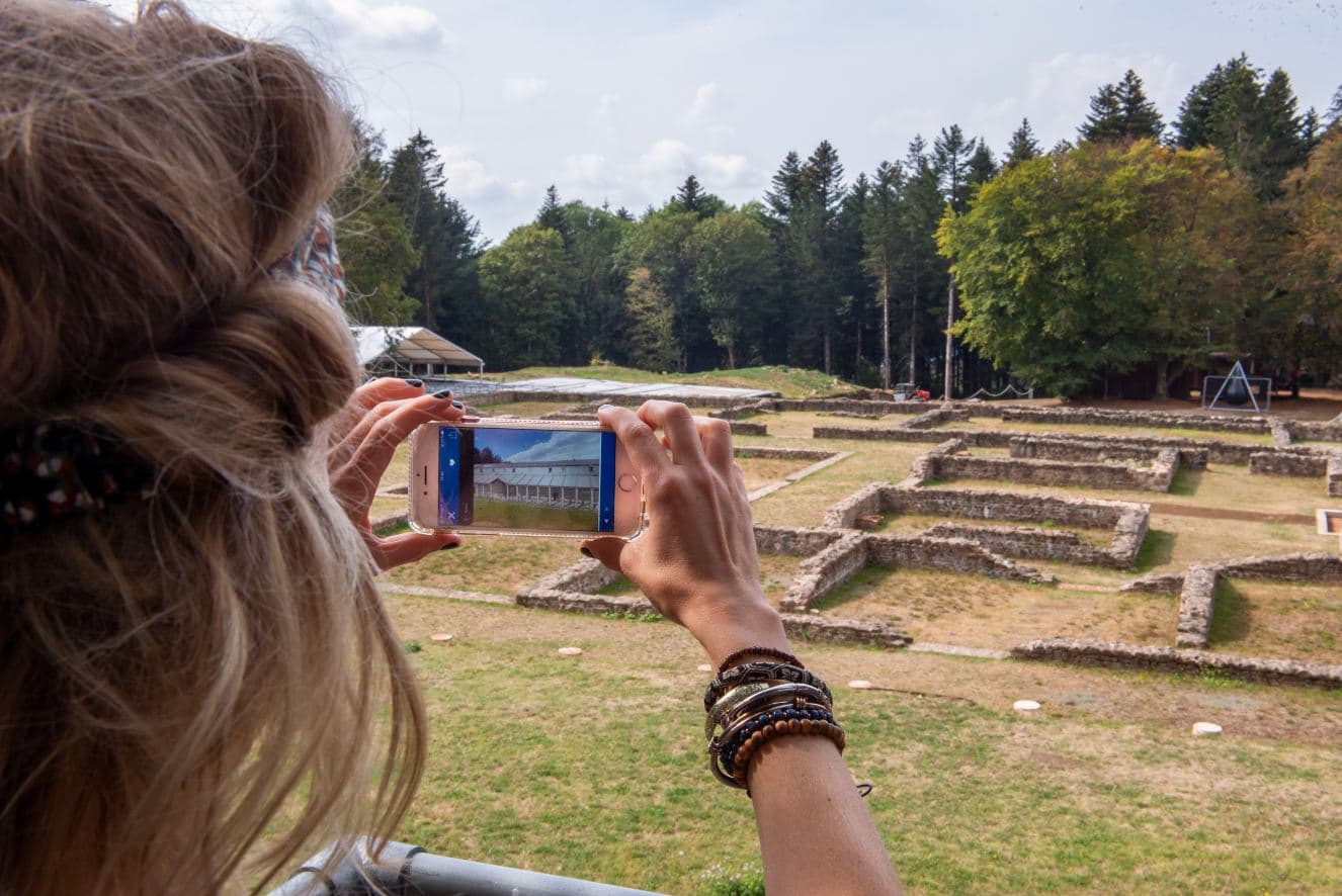 la boussole est un ouitl qui permet d'appréhender le site archéologique seul.