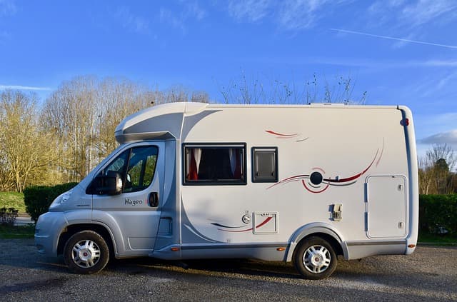Camping car à Champvert
