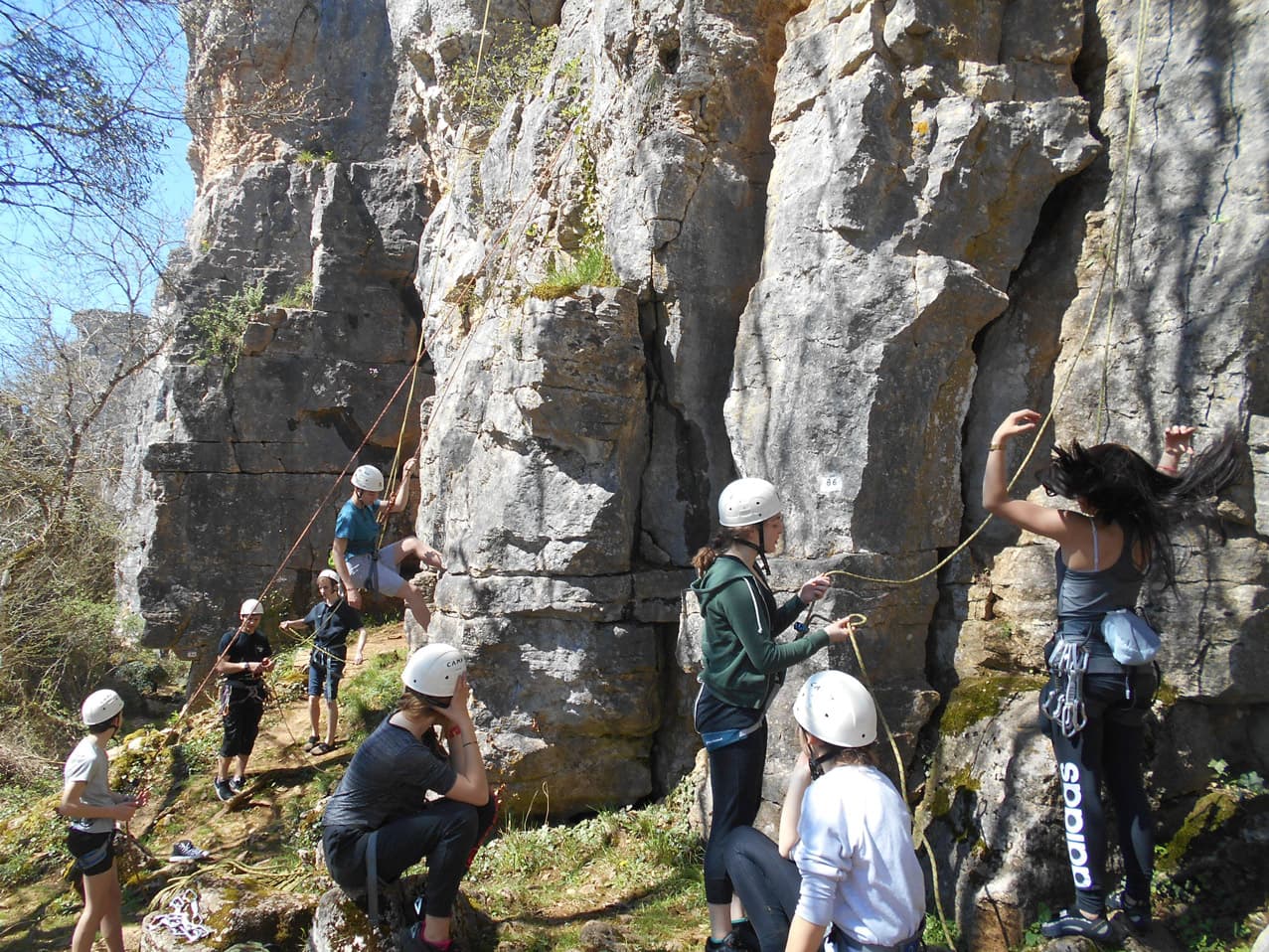 escalade en falaise moniteur sport nature