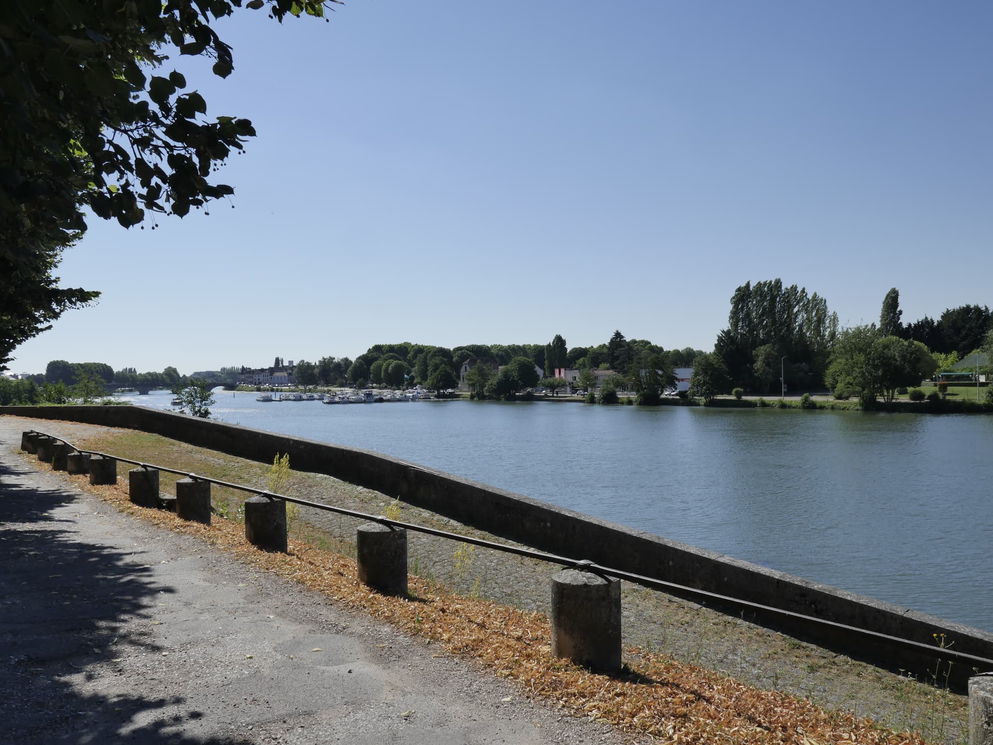 Vue du port - Joigny