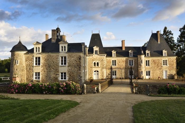 Visite guidée par Catherine, châtelaine des temps modernes (restauratrice, jardinière, animatrice, propriétaire ...)