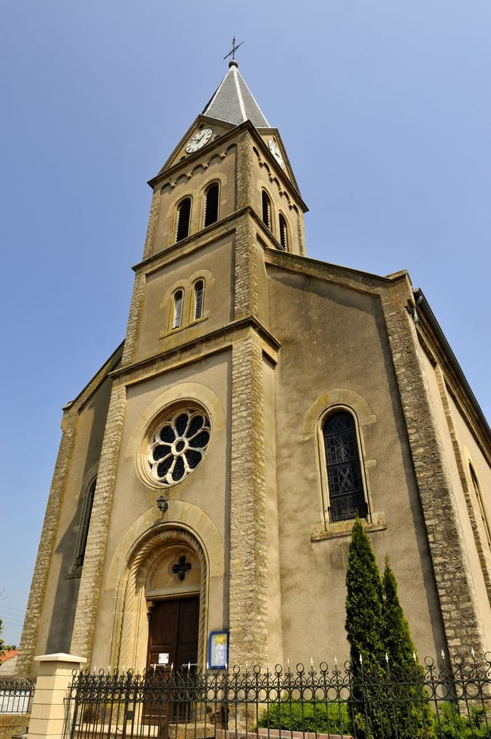 Découverte d'une église néo-romane