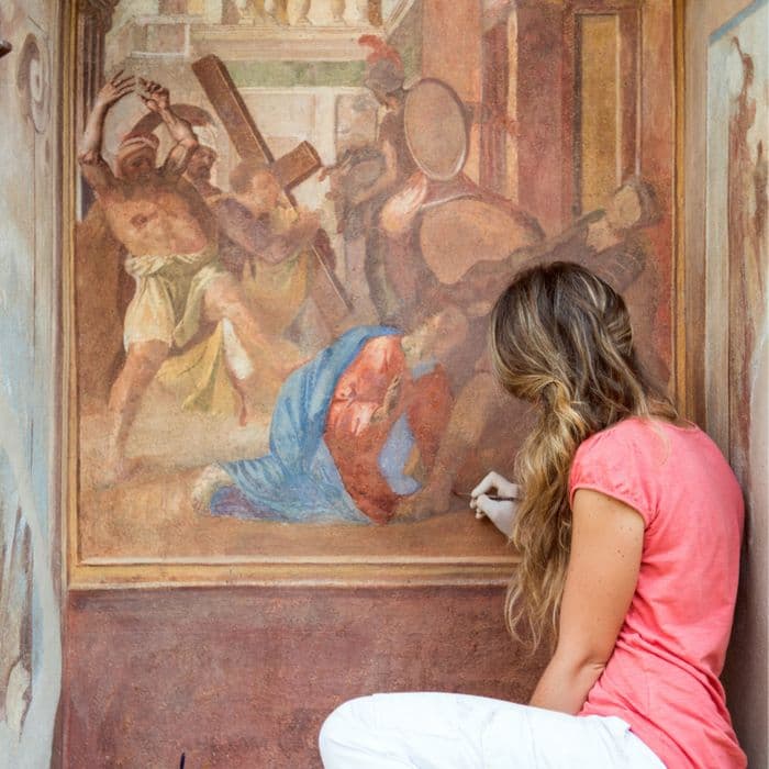 Découvrez le métier de restauratrice d’œuvres d’art