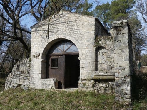 Visite de la chapelle de la Trinité, à Callas (Var)