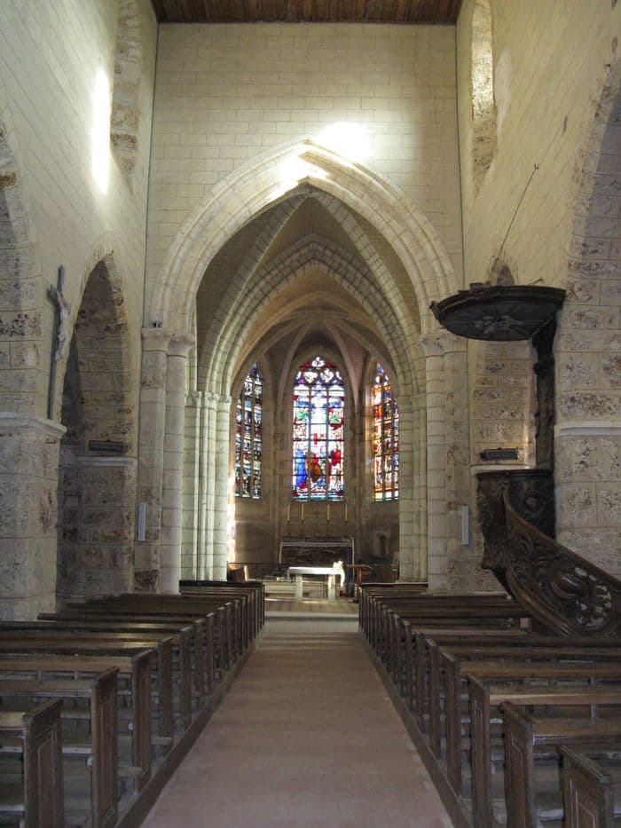 Participez à la visite guidée de l’église et admirez ses vitraux