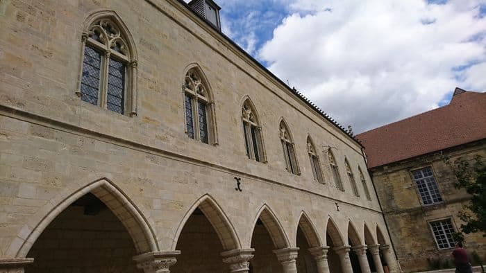 Visite guidée à Laon : l'ancien palais épiscopal (actuel Tribunal)