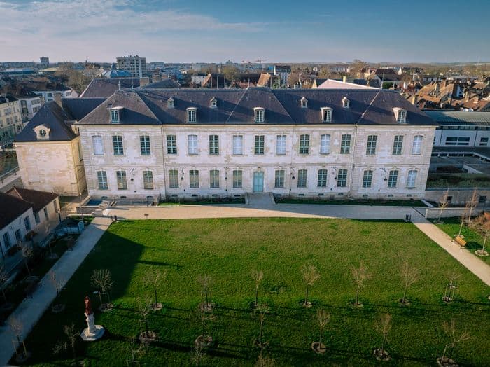 Visitez librement la Cité du Vitrail