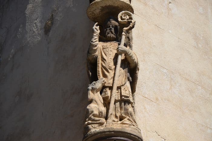 Visite commentée : entre histoires et légendes, Saint-Gilles vous dévoile ses mystères, par Nîmes Tourisme.