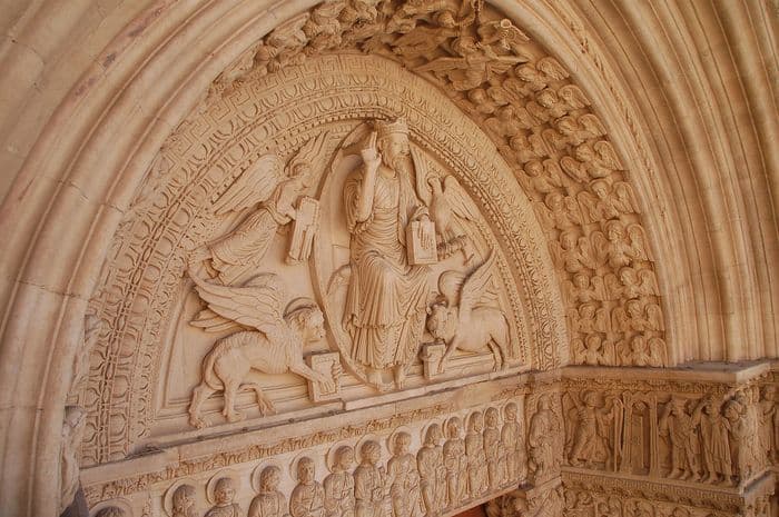 Visite commentée : L'entretien du portail roman de l'église Saint-Trophime, une renaissance régulière