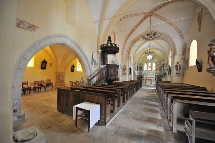 Découverte d'une église du XIIe siècle et de ses peintures murales