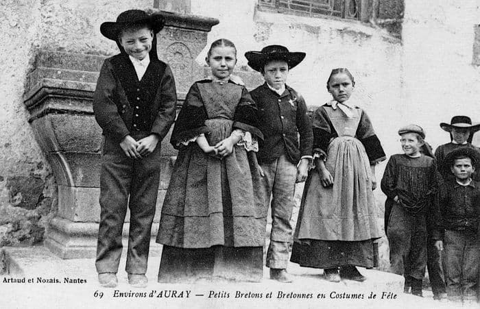 Comment s’habillaient les enfants alréens il y a 100 ans ?