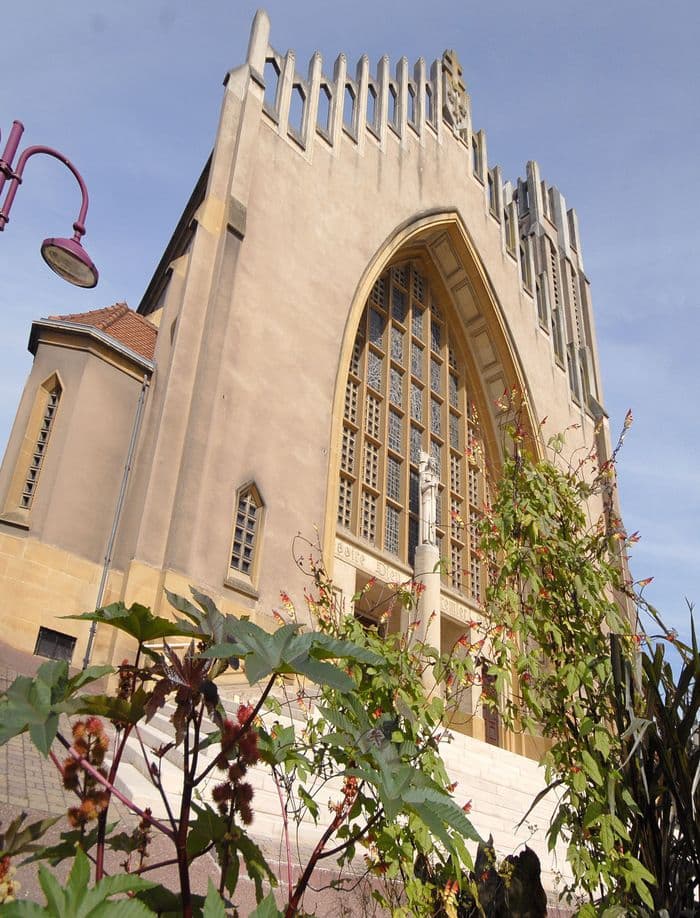 Visite libre ou guidée de l'église Sainte-Jeanne-d'Arc
