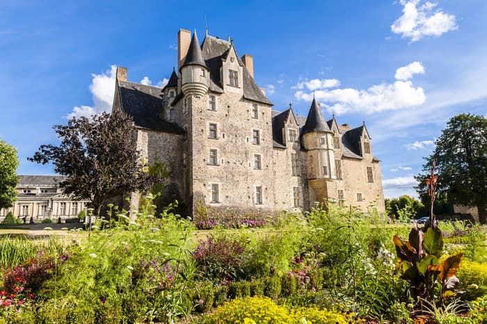 Visite extérieure du château de Baugé
