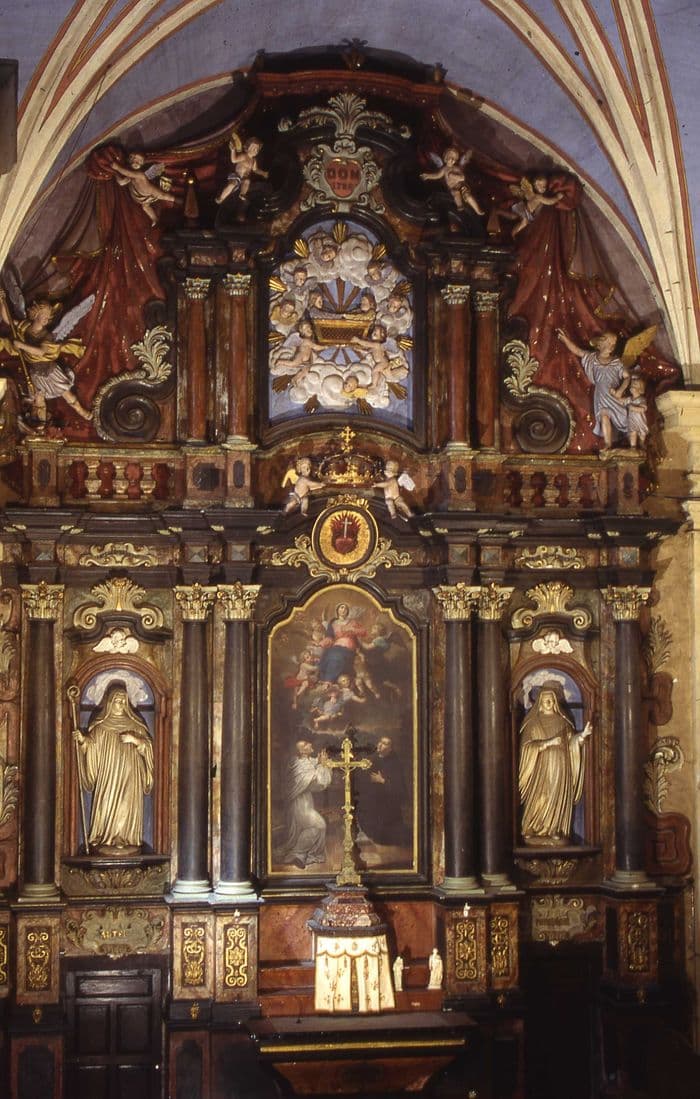 Retable et harmonium de la chapelle baroque des bernardines